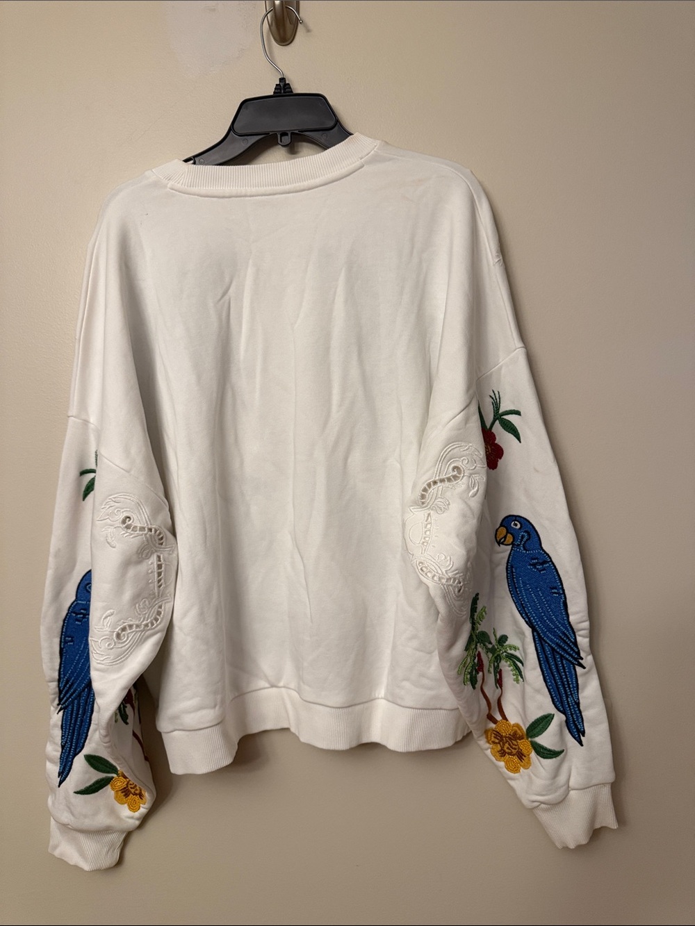 FARM Rio Coconut Trees Come to Rio Sweatshirt. - Picture 6 of 7